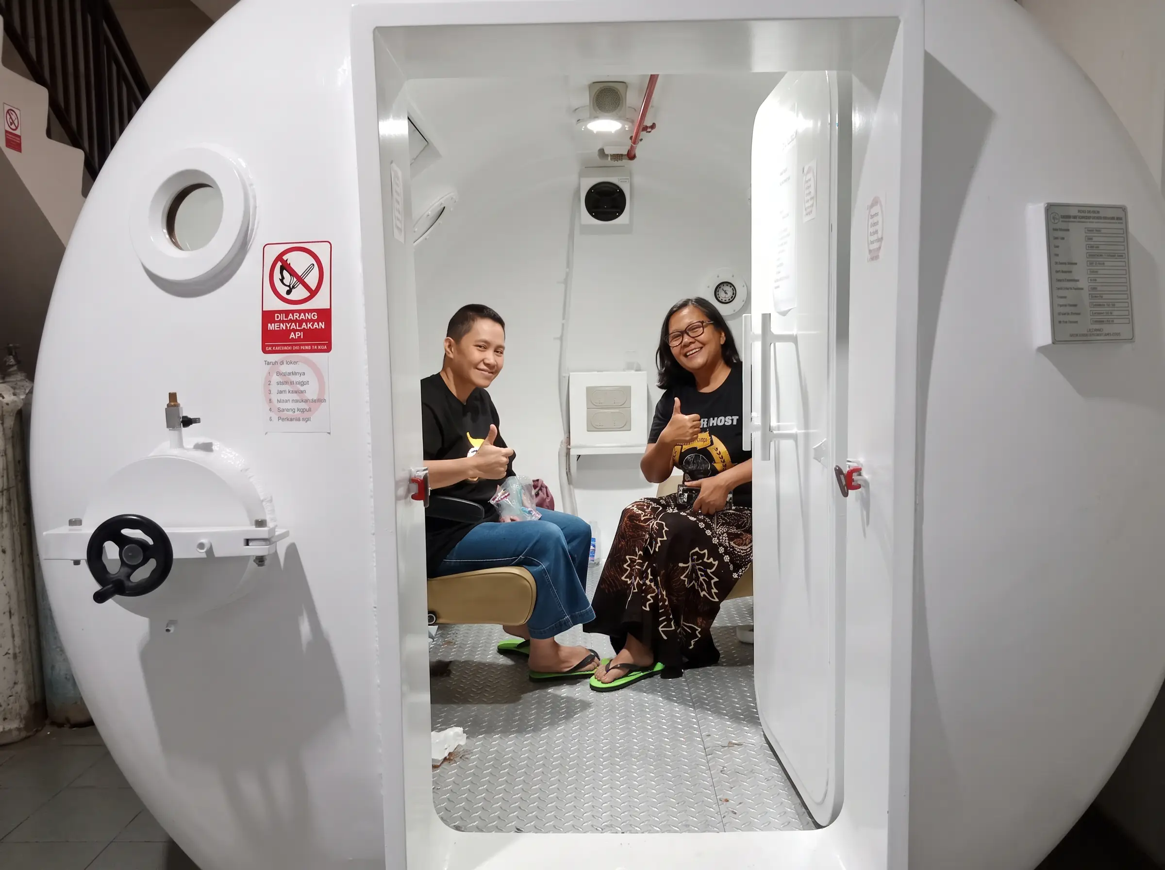 klinik hyperbaric bekasi pasien di chamber hbot agni hyperbaric bekasi